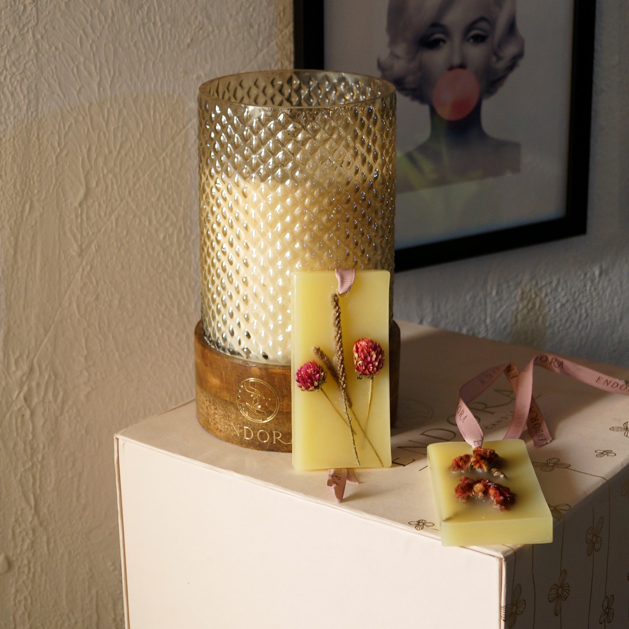 Wooden Base diamond cut candle + 2 wax tablet